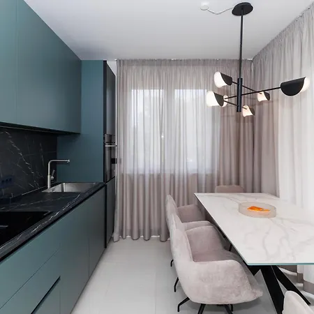 Daire Luxury By Belmont Realty *