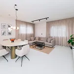 Appartement Luxury By Belmont Realty