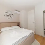 Daire Luxury By Belmont Realty