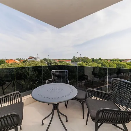 Luxury By Belmont Realty דירה זאטון