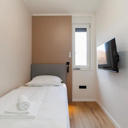 Luxury By Belmont Realty זאטון
