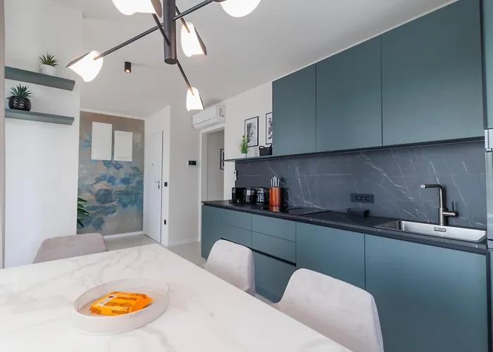 Luxury By Belmont Realty Lejlighed